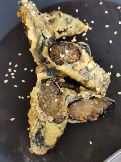 A05 - สาหร่ายห่อวุ้นเส้นทอด (Gimmari) 김마리 (Crispy Seaweed Noodle Rolls)