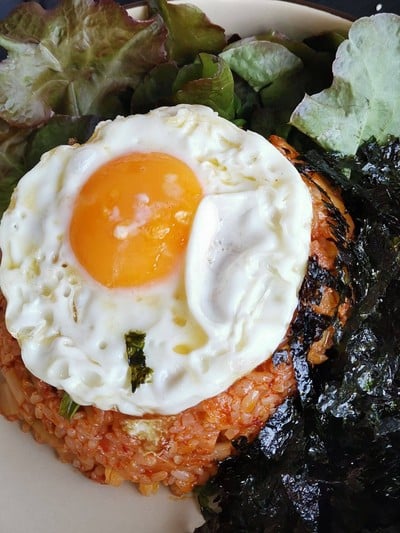 M05 - ข้าวผัดกิมจิ (Kimchi Bokkeumbap (Aomma-Recommended Dish))