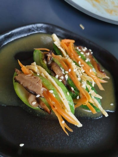 A06 - สลัดแตงกวายัดไส้ ซอสมัสตาร์ด (แนะนำโดยโอดีบี) 오이선