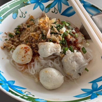 เล็กแห้งยำ
