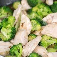 กับข้าว ผัดบล็อคโคลี่อกไก่