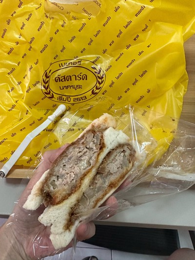 แซนวิชหมูสับกับหัวหอมใหญ่