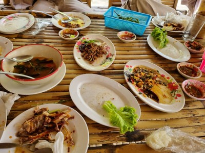 อาหาร หรือ เครื่องดื่ม