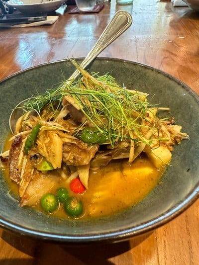 แกงเผ็ดคอหมูย่าง อย่างระยอง