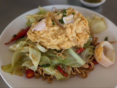 มาม่าผัดพริกไข่ข้นปลาหมึก