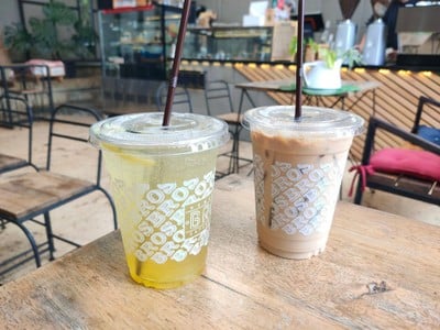 Bros Cafe Bowin, Sriracha