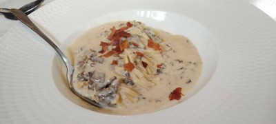 สปาเก็ตตี้ครีมเห็ดทรัฟเฟิล Spaghetti Creamy Mushroom w/Truffle