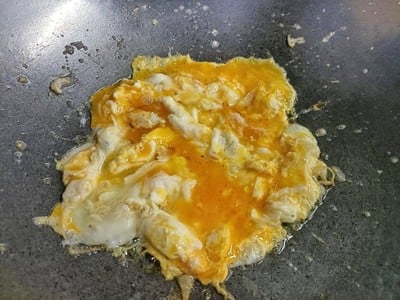 วิธีทำ ข้าวไข่ขยี้สามชั้นทอด วิธีทำ ข้าวไข่ขยี้สามชั้นทอด
