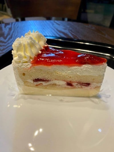 Fresh strawberry cream cake