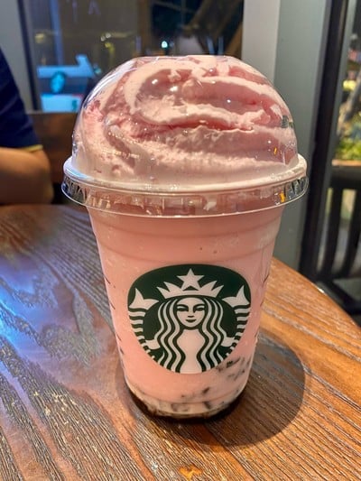 Blackpink Strawberry Cream Choco Frappuccino