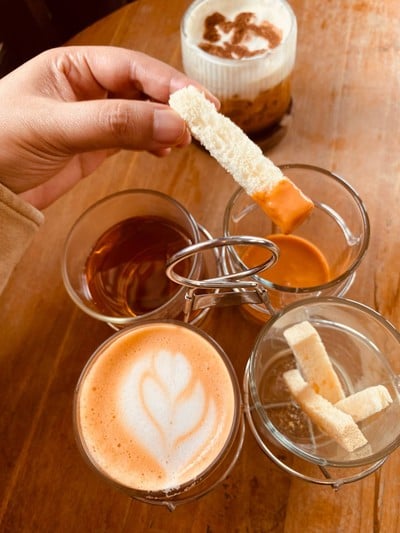 ขนมปังปิ้งสังขยาชาไทย