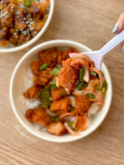 ข้าวยำไก่แซบ