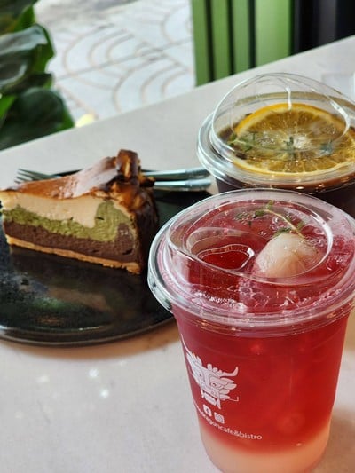 White Dragon cafe & bistro