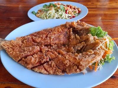 เมนูของร้าน ครัวเม็ดทราย ชายหาดชะอำ