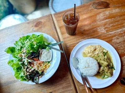 ZlowPoke スローポーク✨ ไก่ต้มน้ำปลา ชา กาแฟคั่วเอง✨ ZlowPoke スローポーク