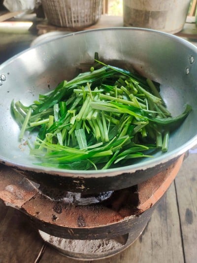 วิธีทำ ผัดผักบุ้งหมูชิ้นเต็มคำ