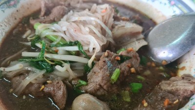 เส้นเล็กต้มยำเนื้อรวม