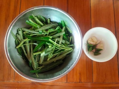 วิธีทำ ผัดผักบุ้งหมูชิ้นเต็มคำ