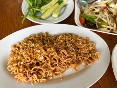 เส้นมาม่าลวก