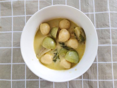 ขนมจีนแกงเขียวหวานลูกชิ้น