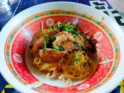 ก๋วยเตี๋ยวแห้งขาหมูต้มยำ