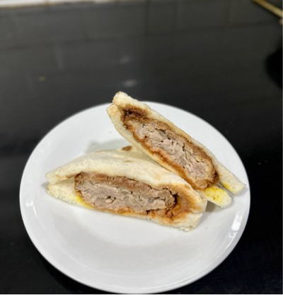 แซนวิชหมูสับกับหัวหอมใหญ่