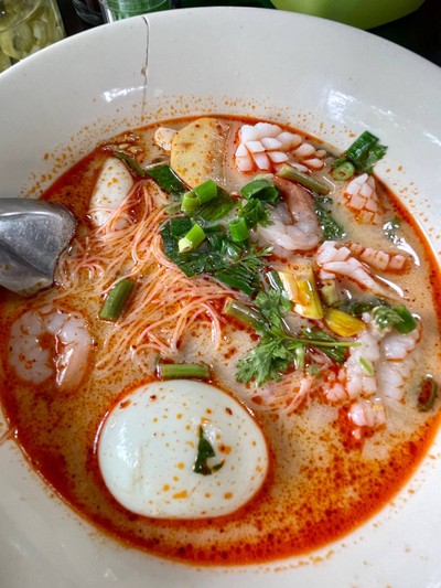 หมี่ขาวต้มยำรวมทะเล
