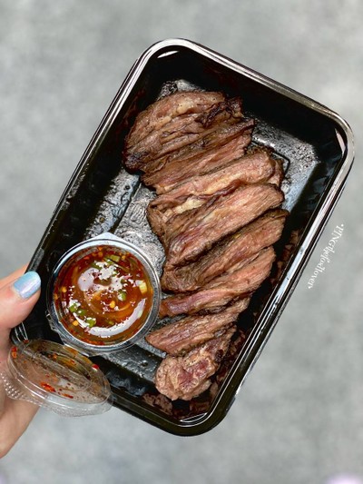 เนื้อสเต็กย่างซอสจิ้มแจ่ว