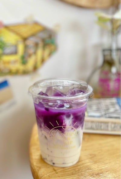 🥛 Murasaki Latte. (Price 70 Baht.)