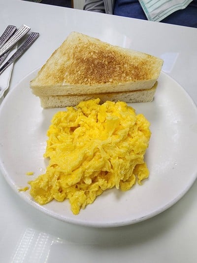 อาหาร หรือ เครื่องดื่ม