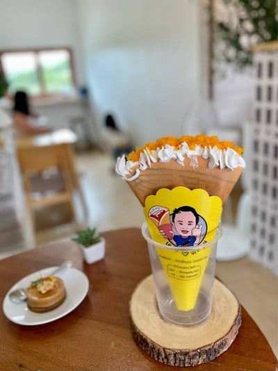 🧇 Crepe With 3 Toppings. (Price 50 Baht.)