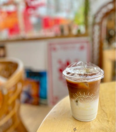 ☕️ Iced Latte. (Price 65 Baht.)