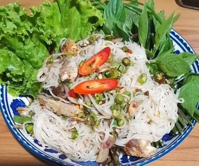 ยำขนมจีน