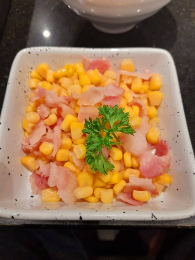 ข้าวโพดผัดเนยเบคอน