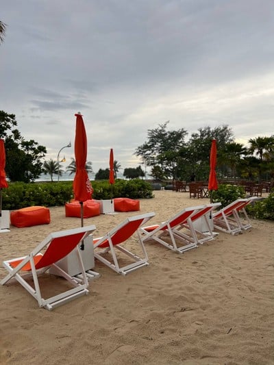 สระว่ายน้ำ/ชายหาด