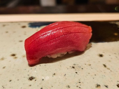 Sushi Chutoro(เนื้อแดงตัดกับท้องทูน่า)