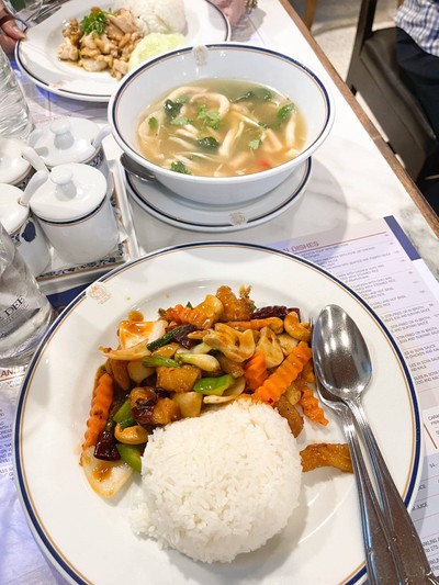 ไก่ผัดเม็ดมะม่วง