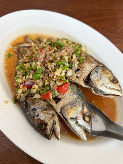 ปลาทูทอดราดพริกสด