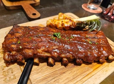 ซี่โครงหมูอบซอสบาร์บีคิว
