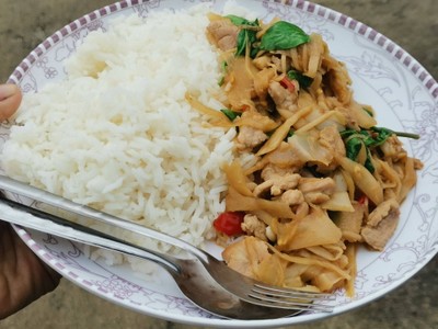 อาหาร หรือ เครื่องดื่ม