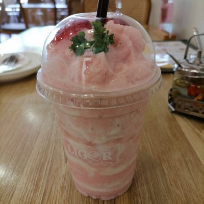สตรอว์เบอรี่สมูทตี้