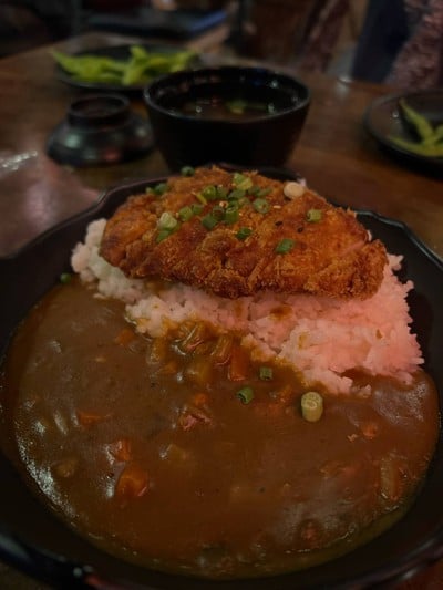 ข้าวแกงกระหรี่ไก่ทอด
