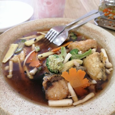 เส้นใหญ่ราดหน้าปลาเต้าซี่