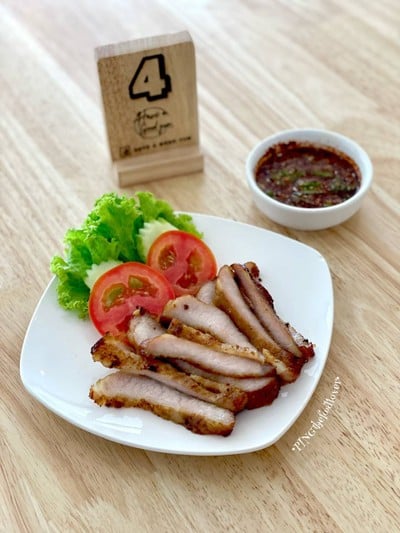 คอหมูอบ