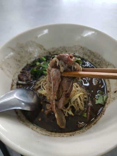 เพชรสมร ก๋วยเตี๋ยวเรือ หมู เนื้อ
