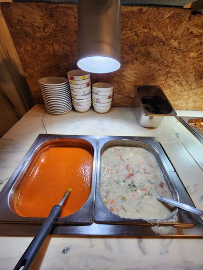 อาหาร หรือ เครื่องดื่ม