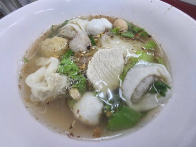 เส้นเล็กต้มยำพิเศษ