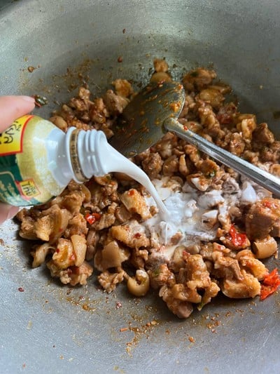 วิธีทำ “ผัดเผ็ดขาหมู”