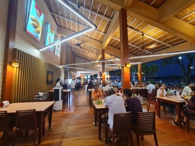 แดงแหนมเนือง ในเมือง