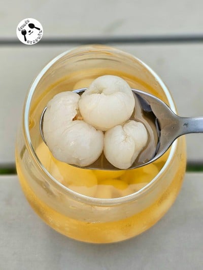 น้ำลำไยสด พร้อมเนื้อลำไยจุก ขนาด 330 ml